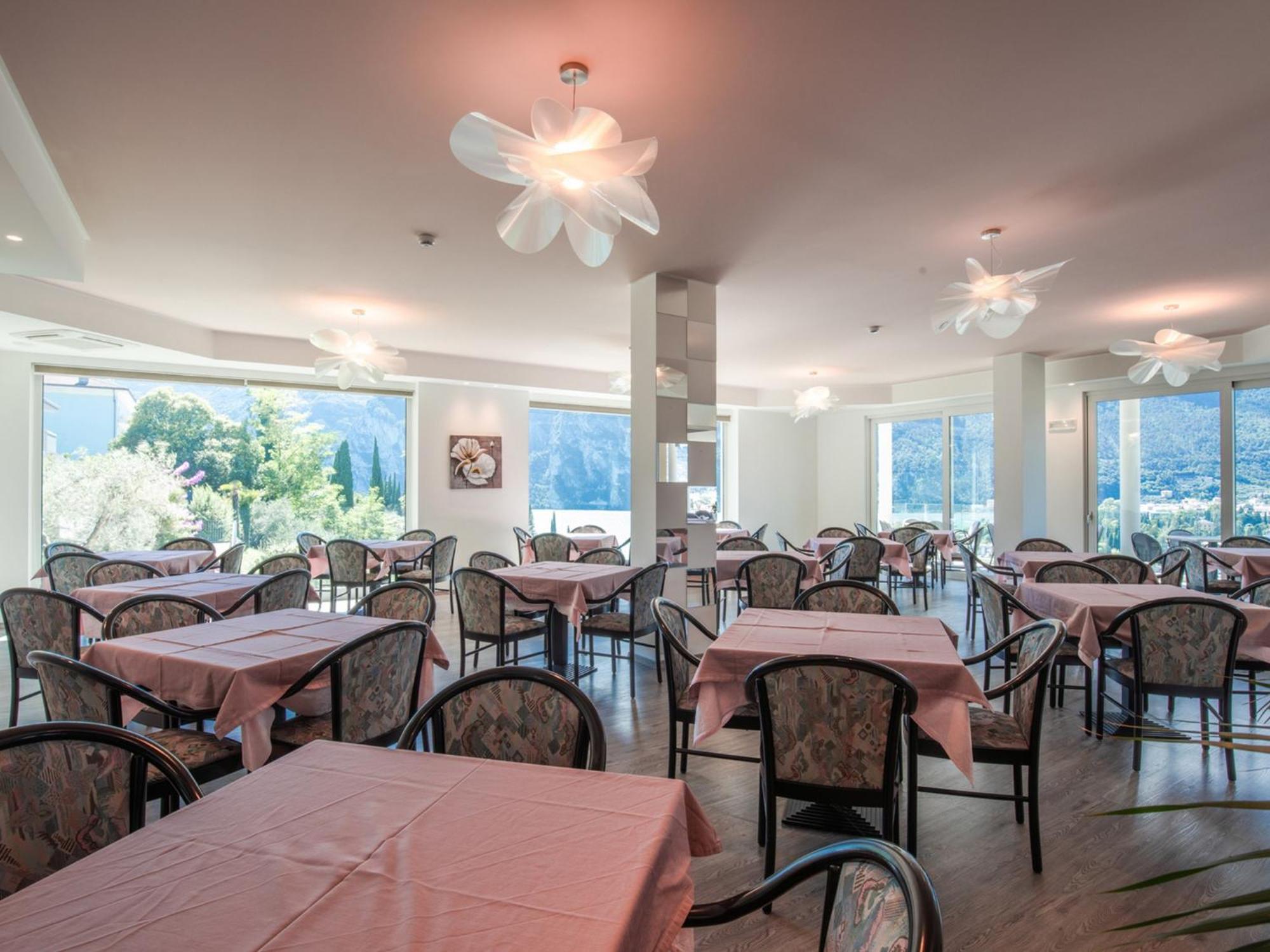Benacus Panoramic Hotel