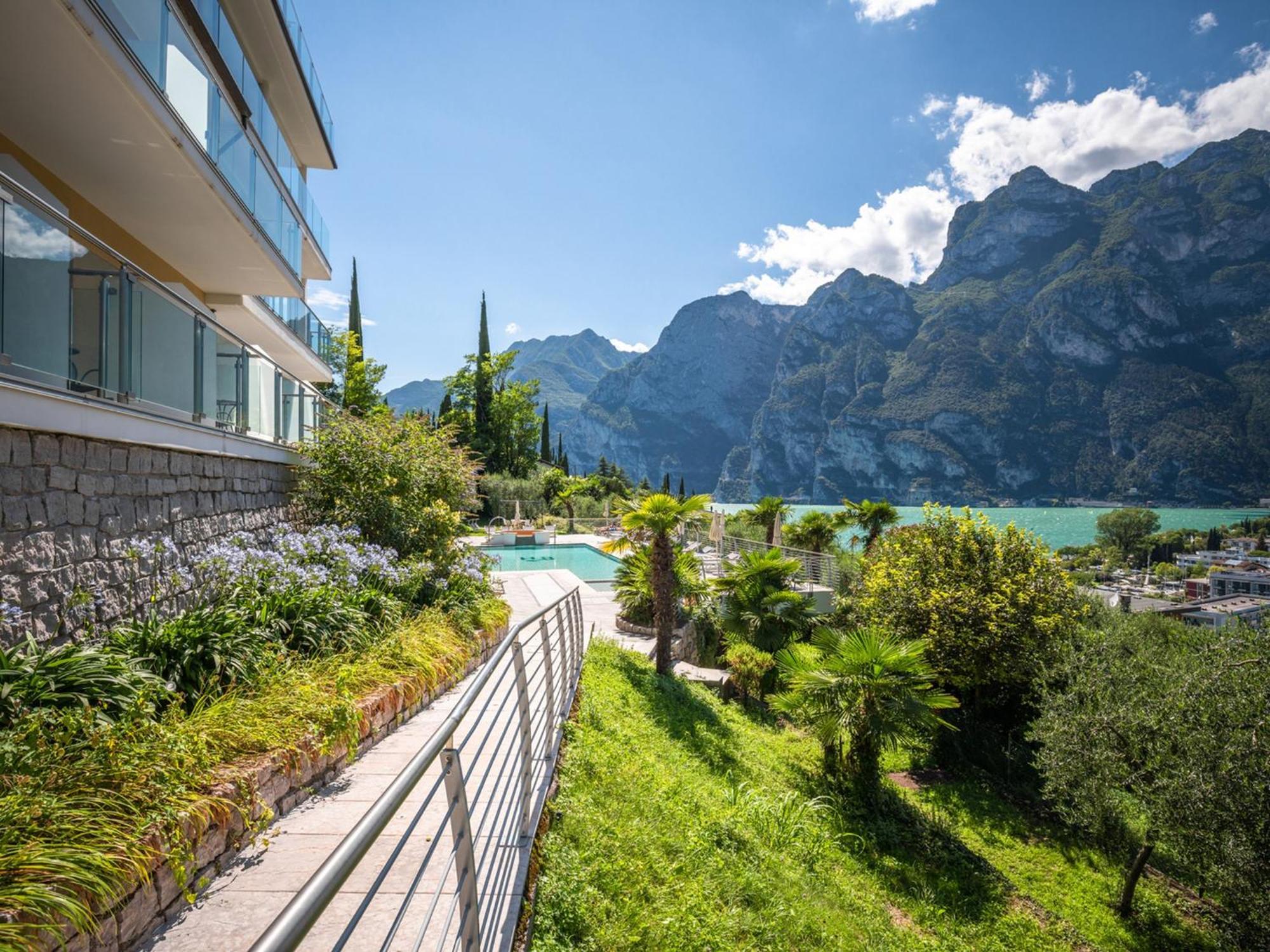 Benacus Panoramic Hotel 3*