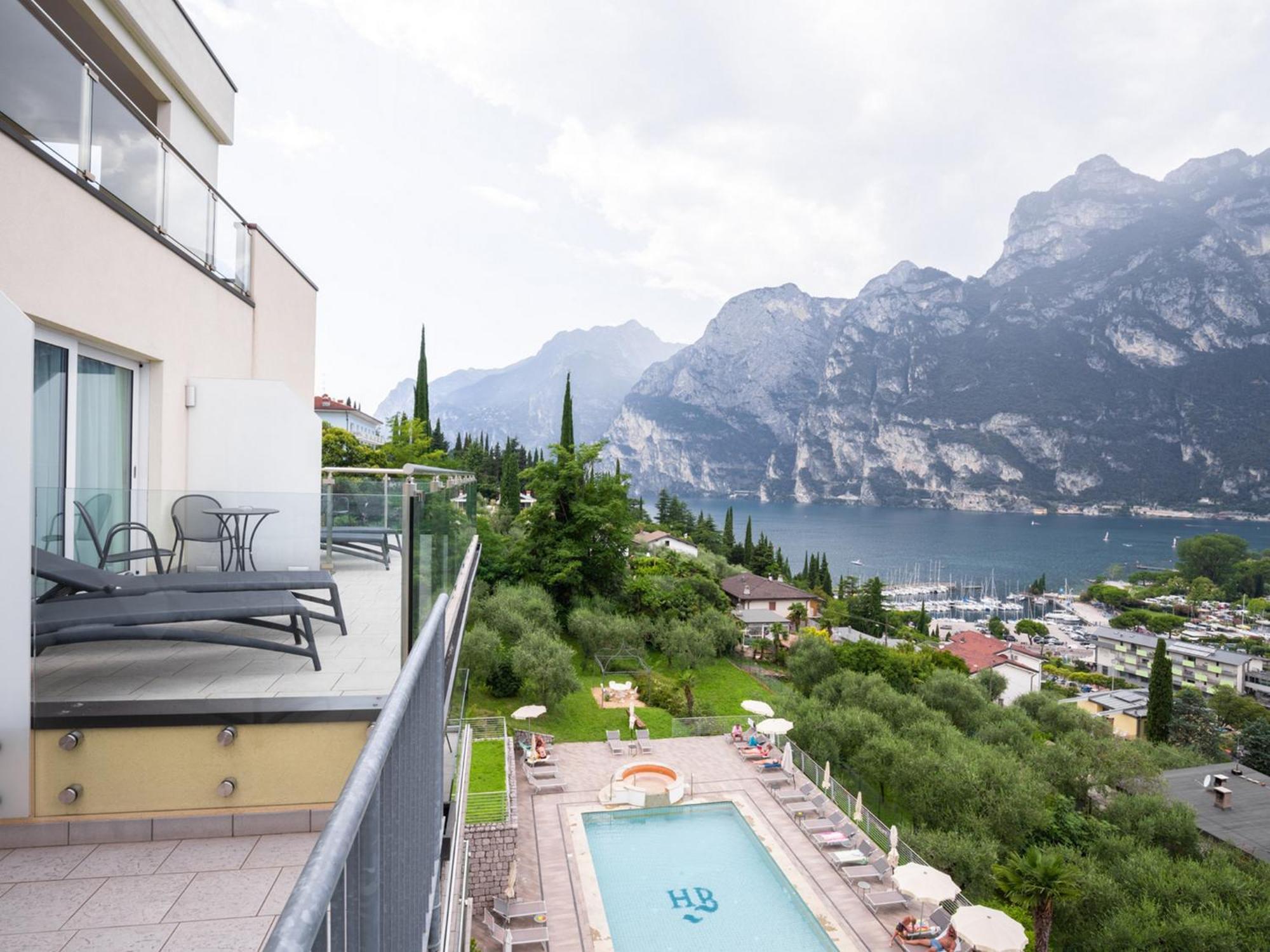 Benacus Panoramic Hotel