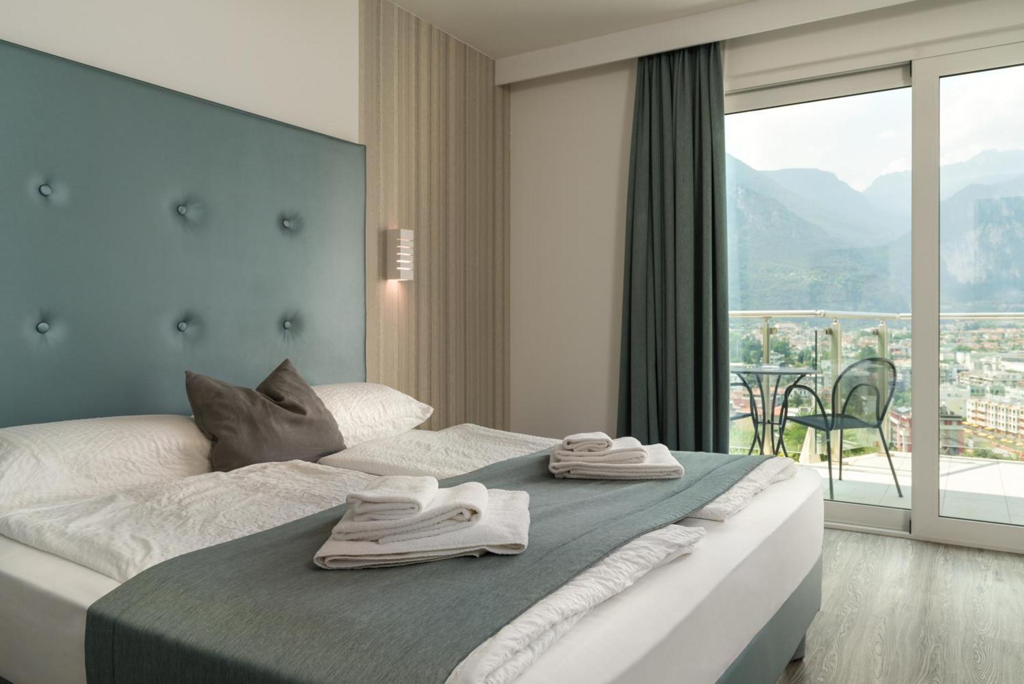 Benacus Panoramic Hotel 3*