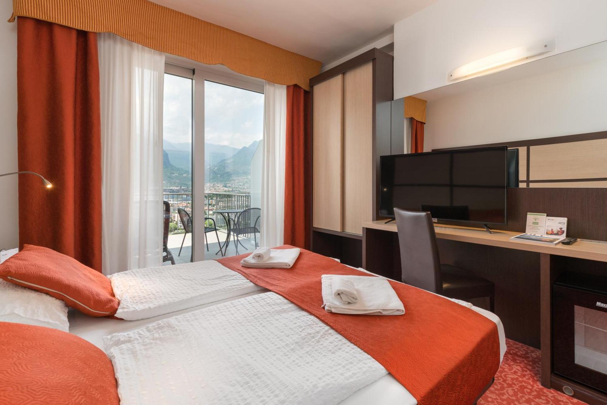 Benacus Panoramic 3*