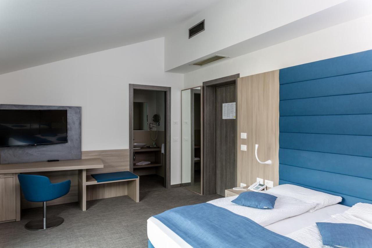 Benacus Panoramic Hotel 3*