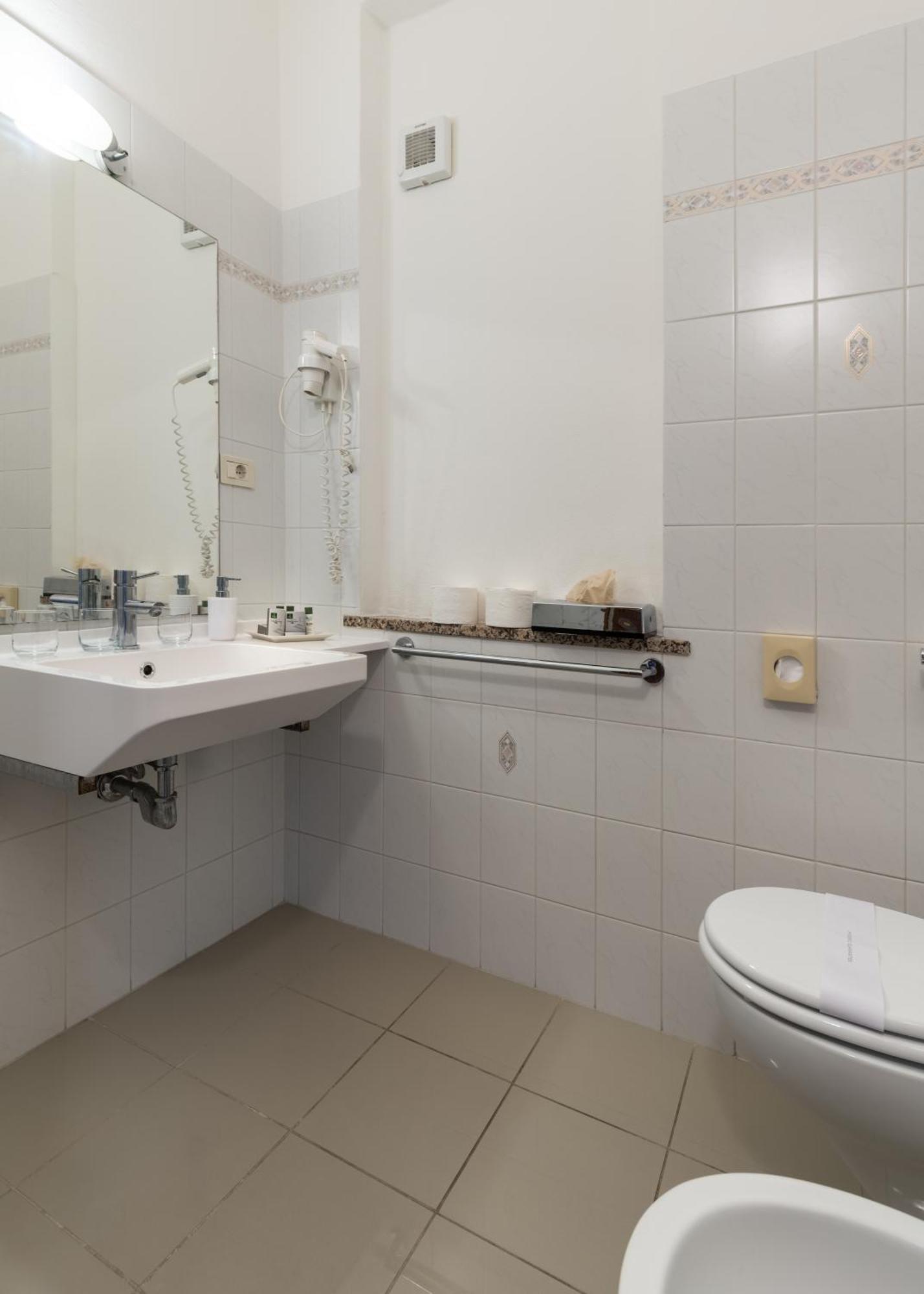 Benacus Panoramic Hotel
